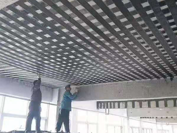 梁粘碳纤维加固